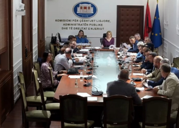 PD-PS votojnë kodin zgjedhor! 1/3 e listës e mbyllur, i hapet rruga votës së emigrantëve