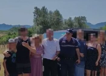Bllokohen në Përcëllesh të Tiranës 5 turistë të huaj, policia u vjen në ndihmë