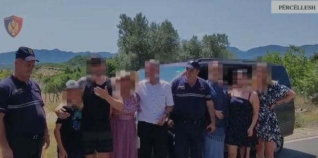 Bllokohen në Përcëllesh të Tiranës 5 turistë të huaj, policia u vjen në ndihmë
