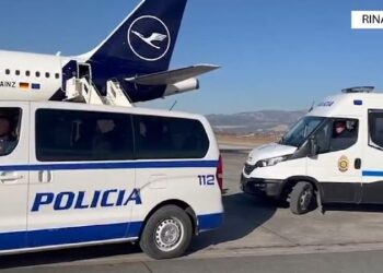 EMRI/ Tentoi të kryente vrasje në Berat një vit më parë, ekstradohet nga Kosova 56-vjeçari