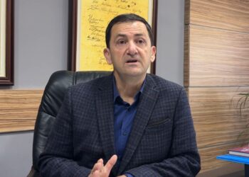 “Do të doja të kisha përballë Dulen”, Tavo sqaron akuzat për gjuhën greke në Himarë: Dikush mori mikrofonin…