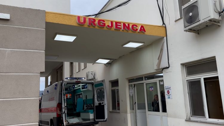 Rreth 100 qytetarë paraqiten çdo ditë në Urgjencën e Lezhës, mjeku: Shumica janë fëmijë