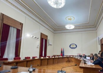 FOTOLAJM/ Salianji dhe anëtarët e opozitës “braktisin” Komisionin Hetimor për TIMS