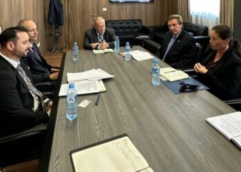 Zyrtarë të Ambasadës së SHBA takohen me kreun e AMP, zbardhen detaje nga takimi