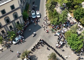 PA KOMENT / Këlliçi, Balliu dhe Blushi i Metës po protestojnë para Bashkisë Tiranës