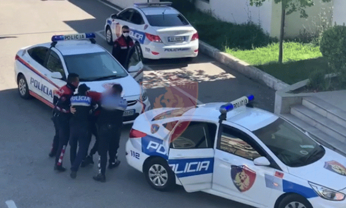 I dënuar për drogë, arrestohet i riu në Tiranë! Në pranga edhe një 49-vjeçar pasi dhunoi nënën