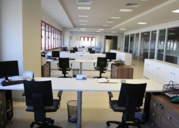 Ndryshime për punonjësit e administratës/ Ja vendimi i qeverisë për zgjedhjen e orarit të punës!