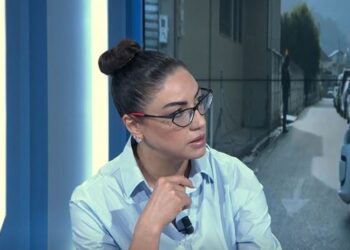 Gazetarja “plas bombën”: Astrit Avdylaj mbante me rrogë disa gazetarë të njohur, kanë dalë në Sky Ecc