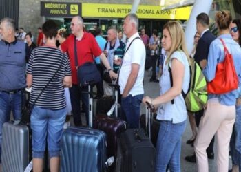 Forcohet pasaporta, Hasani: Shqiptarët udhëtojnë pa viza në 99 shtete, tani edhe në Tajlandë