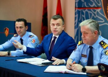 Ministri Balla takime me strukturat e policisë në Gjirokastër, Tepelenë dhe Memaliaj, ja për çfarë u diskutua