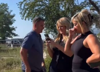 VIDEO/ Bebe Rexha shkon te varri i gjyshit në Dibër, nuk i mban lotët