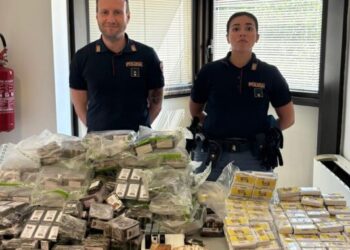 Kishte fshehur 979 pako me drogë në dhomën e gjumit, përfundon në pranga shqiptari në Itali