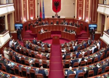 Kalon me procedurë të përshpejtuar pr/ligji për armët, PD: Duam sqarime se çfarë është kaq urgjente