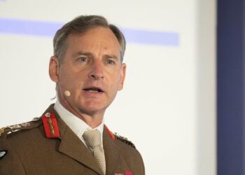 Ish-gjenerali bën paralajmërimin: Britania dhe NATO duhet të përgatiten për luftë, kemi një bosht të ri fuqish