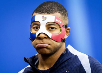 Dy herë në fushën e blertë si “zorro”, Mbappe: E urrej. Është vërtet e bezdisshme