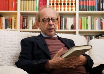 “Tregimi i tij i sofistikuar krahasohej me Orwell dhe Kafkën”, çfarë shkruajnë sot mediat e huaja për vdekjen e Kadaresë