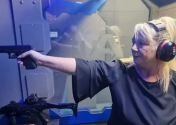 “Ia kam vënë pistoletën në kokë Ramës”, nisin hetimet ndaj Adriana Kalasë, akuzohet për kanosje ndaj kryeministrit