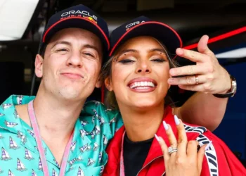 Udhëtimi romantik kthehet në makth për çiftin e famshëm/ U grabisin në Paris unazën magjepsëse me vlerë 100 mijë dollarë