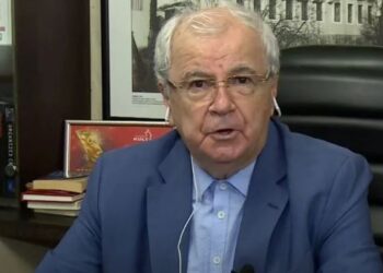 “Janë injorantë!”, Ngjela për pyetjet e deputetëve të opozitës për kreun e SPAK: Flasin budallallëqe në Kuvend dhe…