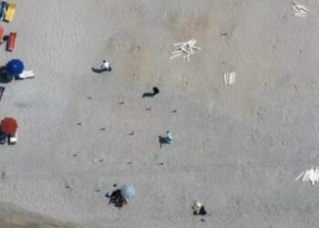 Ndërtuan dy beach-bar në Gjipe\ Penalitete për dy persona, sekuestrohen 120 çadra