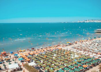 Durrësi, tërheq vendasit dhe turistët! Pushuesit nga Kosova, italianë e polakë: Çmimet janë jashtëzakonisht të mira