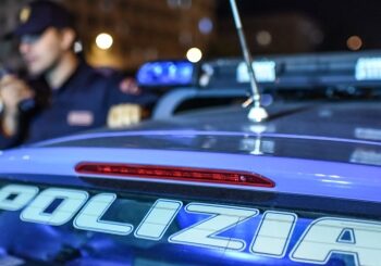 Qëlloi me thikë dy italianët pas humbjes së Shqipërisë me Spanjën, përfundon në pranga 32-vjeçari shqiptar