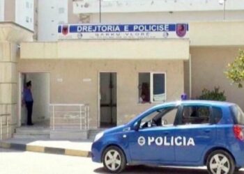 Digjet lokali, dy garazhe dhe…/ Çfarë ndodhi në Vlorë, policia: dyshohet se zjarri…