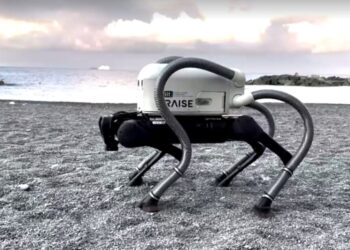 FOTO / I ngarkuar me ‘mision’, një robot me katër këmbë shfaqet në plazhet italiane