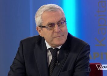 Shqipëria maoiste! Për fshatin që jo vetëm e rrethoi, por edhe e pushtoi dhe pothuajse e asimiloi qytetin