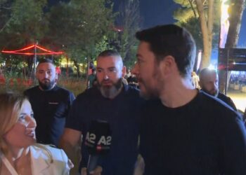 Shkëlzeni flet nga protesta: S’kam besim te drejtësia që mban të burgosur babin tim!