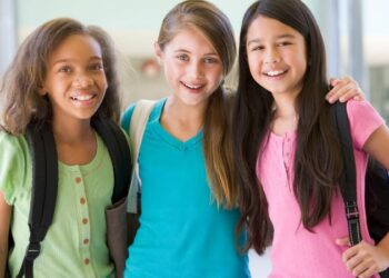 Studimi: Ja arsyeja pse vajzave po ju vijnë menstruacionet gjithmonë e më herët