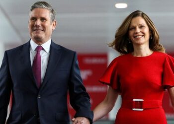 Triumfi i Laburistëve në zgjedhje, kush është Sir Keir Starmer që do të drejtojnë Britaninë e Madhe?