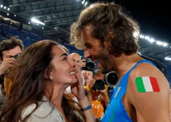 Ndodh në Lojërat Olimpike, atleti italian i kërkon falje gruas! Humbi unazën në lumë