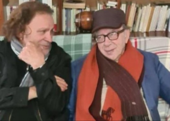 “Pse vijnë gjenitë dhe ikin nga kjo botë?!”/ Aktori Timo Flloko poezi në nder të Ismail Kadaresë: E piva kafen e helmët pa ty, këtë mëngjes…