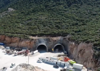Tuneli dhe pasagjerët e ajrit
