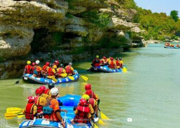 Parku Kombëtar i Vjosës\ Kumbaro: Përtej plazhit, pushuesit zgjedhin ekoturizmin