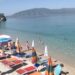 Vlorë, shtohen hapësirat publike në plazh, Bashkia vë në dispozicion të pushuesve, çadra dhe infrastrukturë falas