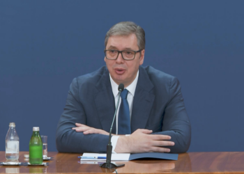 “Kurti ëndërron të vishet ushtar”, Vuçiç: Armët po i marrim për…