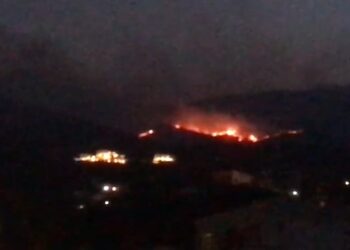 Vazhdojnë zjarret në Malin e Gjerë, flakët ndihmohen nga era e terreni