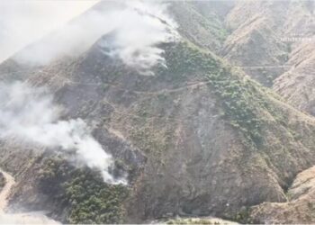 Situata me zjarret, Ministria e Mbrojtjes: Forcat operacionale dhe helikopterët në terren! Ja sa vatra janë ende aktive