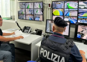 “I nxehti shtyu tre herë hapjen”. Sky News reportazh për kampin e Shëngjinit: Britania dështoi me Ruandën, Italia ia doli!