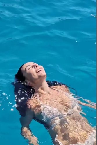 FOTO/Pushimet e “nxehta” të vajzave “VIP” të Tiranës