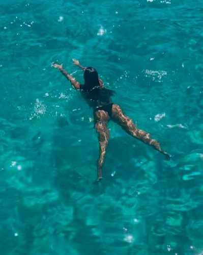 FOTO/Pushimet e “nxehta” të vajzave “VIP” të Tiranës