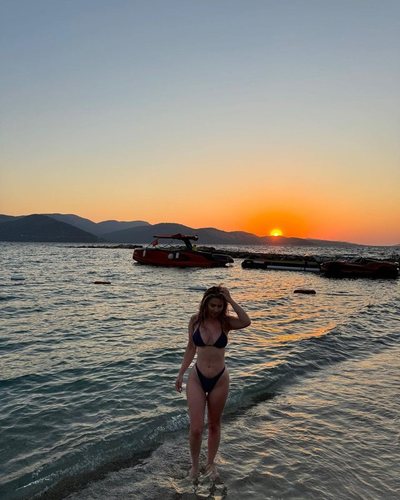 FOTO/Pushimet e “nxehta” të vajzave “VIP” të Tiranës