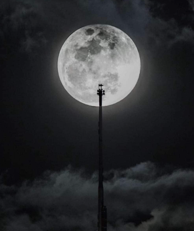 Fotot magjepsëse të Super Hënës Blu, ja si duket në vende të ndryshme të botës