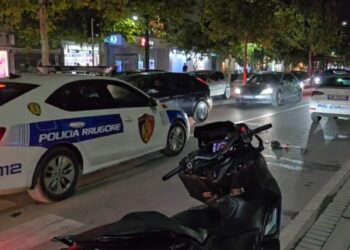 FOTO / Aksident me pasojë 3 të plagosur në Vlorë, mes tyre një 10-vjeçare