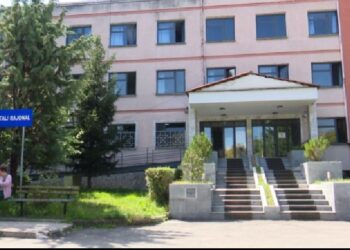 Ngjarje e rëndë në Korçë! Burri lyen me benzinë ish-gruan dhe i vendos flakën
