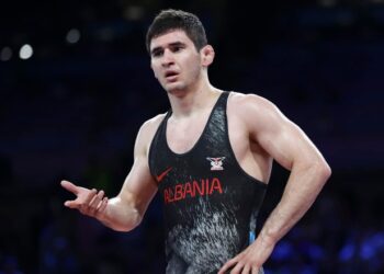 Chermen Valiev na bën të ëndërrojmë, kalon pengesën e parë drejtë medaljes historike