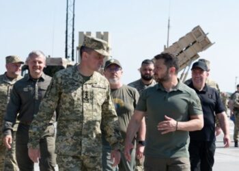 Zelenskyy me “dorë të hekurt”, shkarkon komandantin e forcave ajrore të Ukrainës