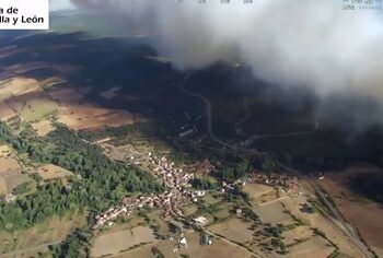 Zjarri përpin Spanjën, evakuohet një qytezë, 200 hektarë të përfshira nga flakët